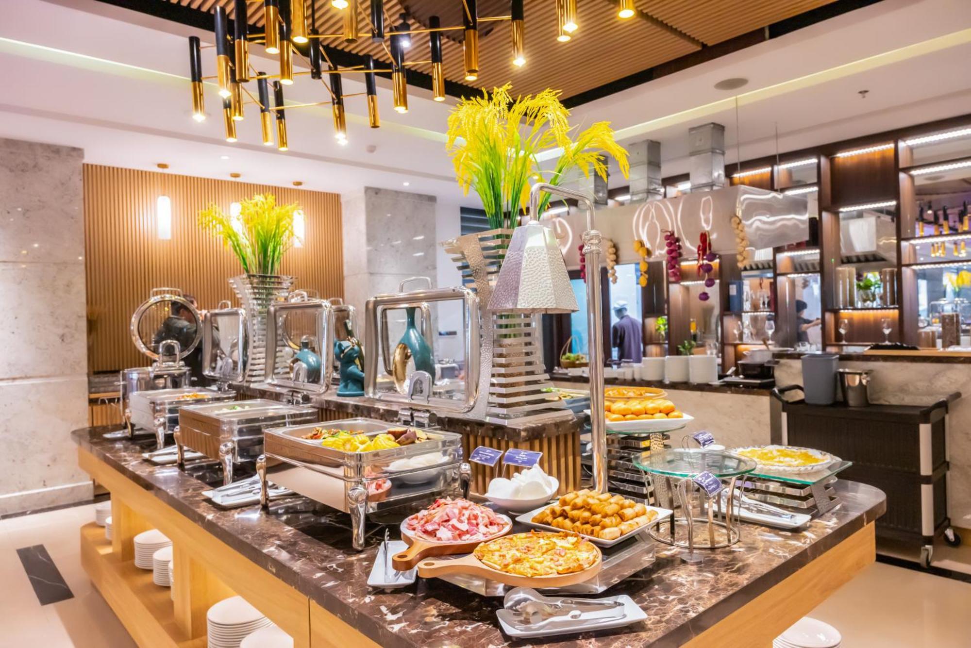 Canvas Danang Beach Hotel Экстерьер фото