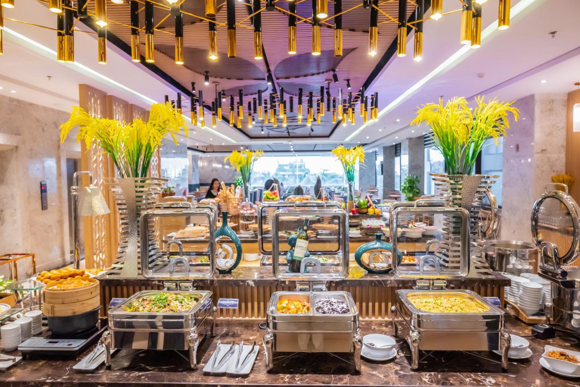 Canvas Danang Beach Hotel Экстерьер фото
