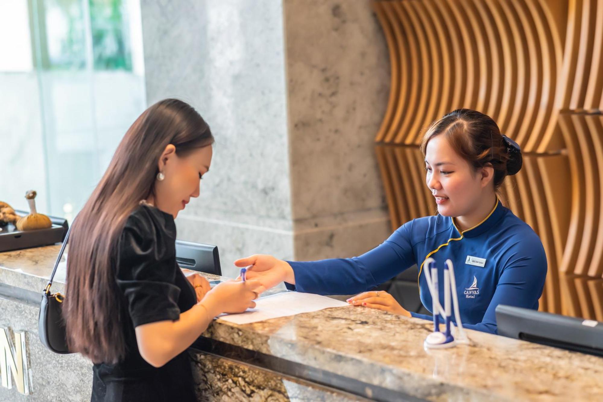 Canvas Danang Beach Hotel Экстерьер фото