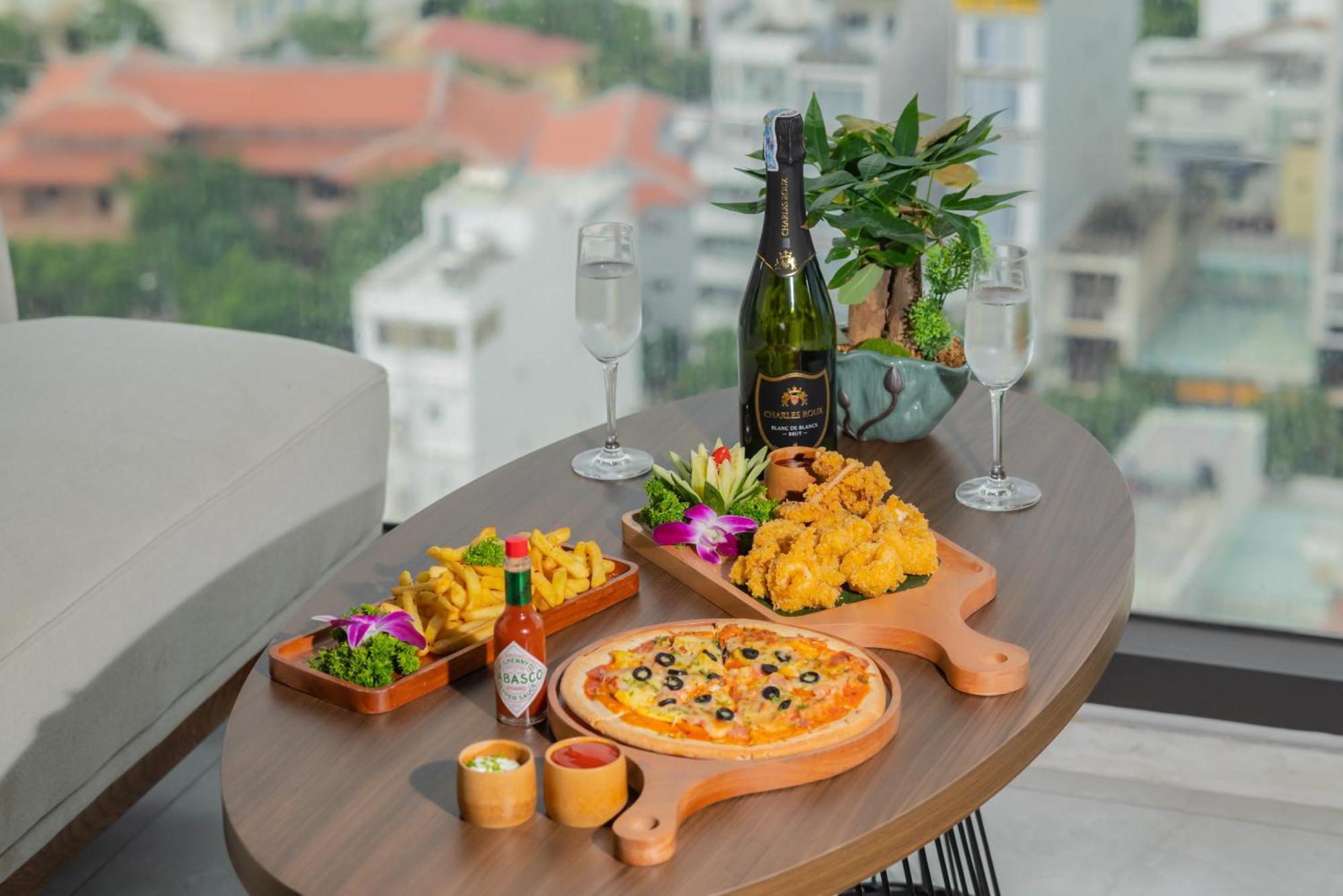Canvas Danang Beach Hotel Экстерьер фото
