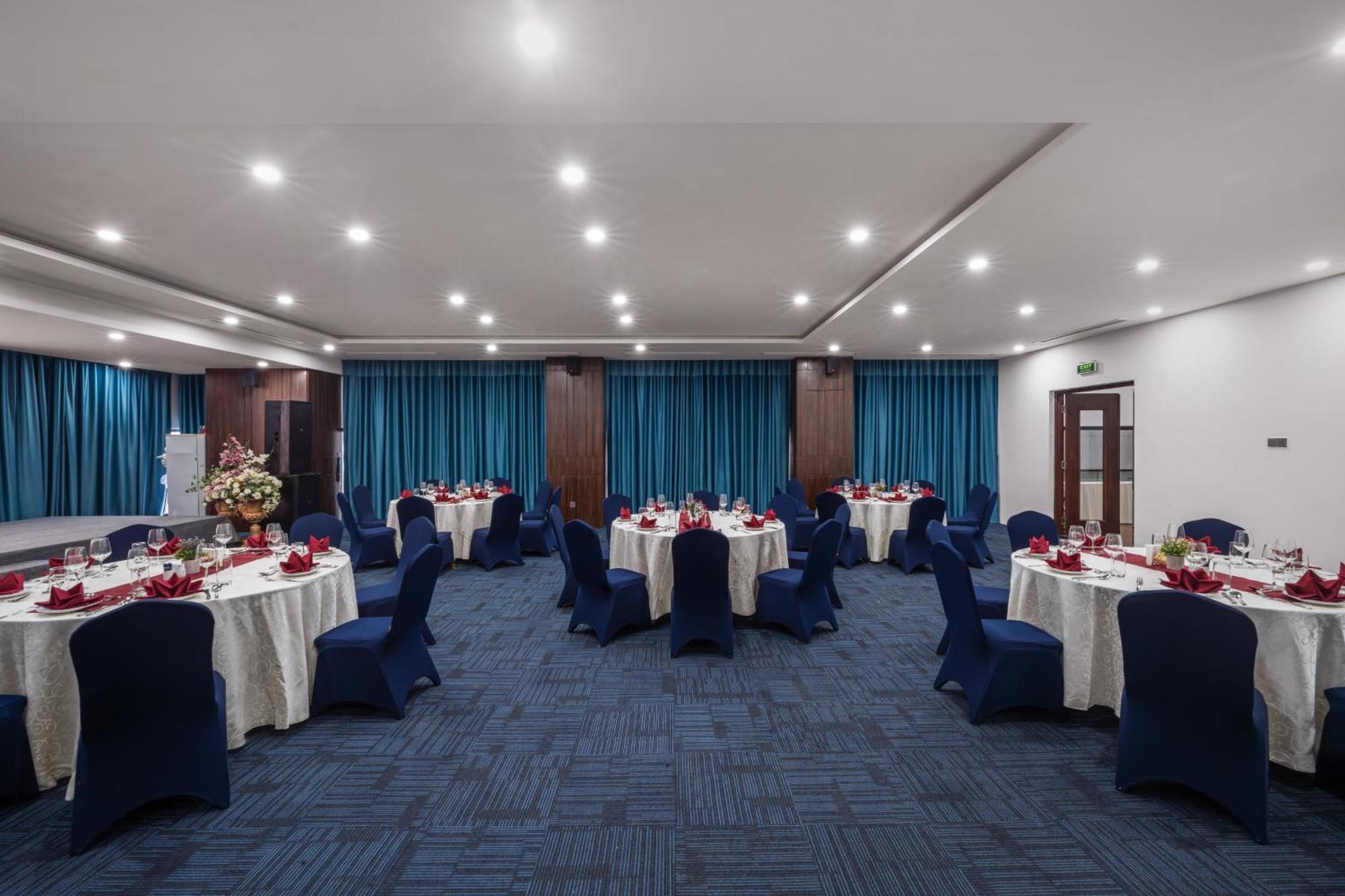 Canvas Danang Beach Hotel Экстерьер фото