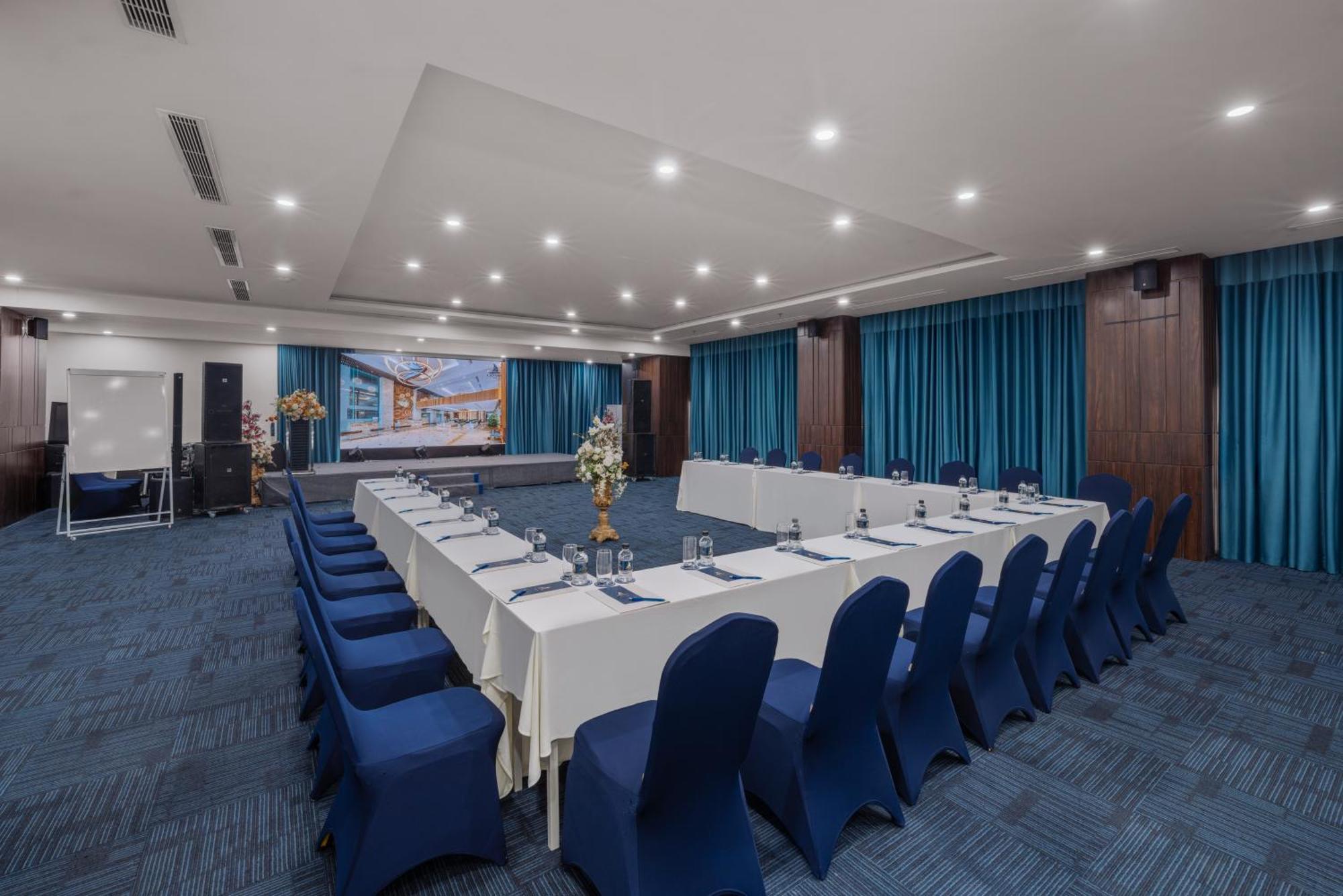 Canvas Danang Beach Hotel Экстерьер фото