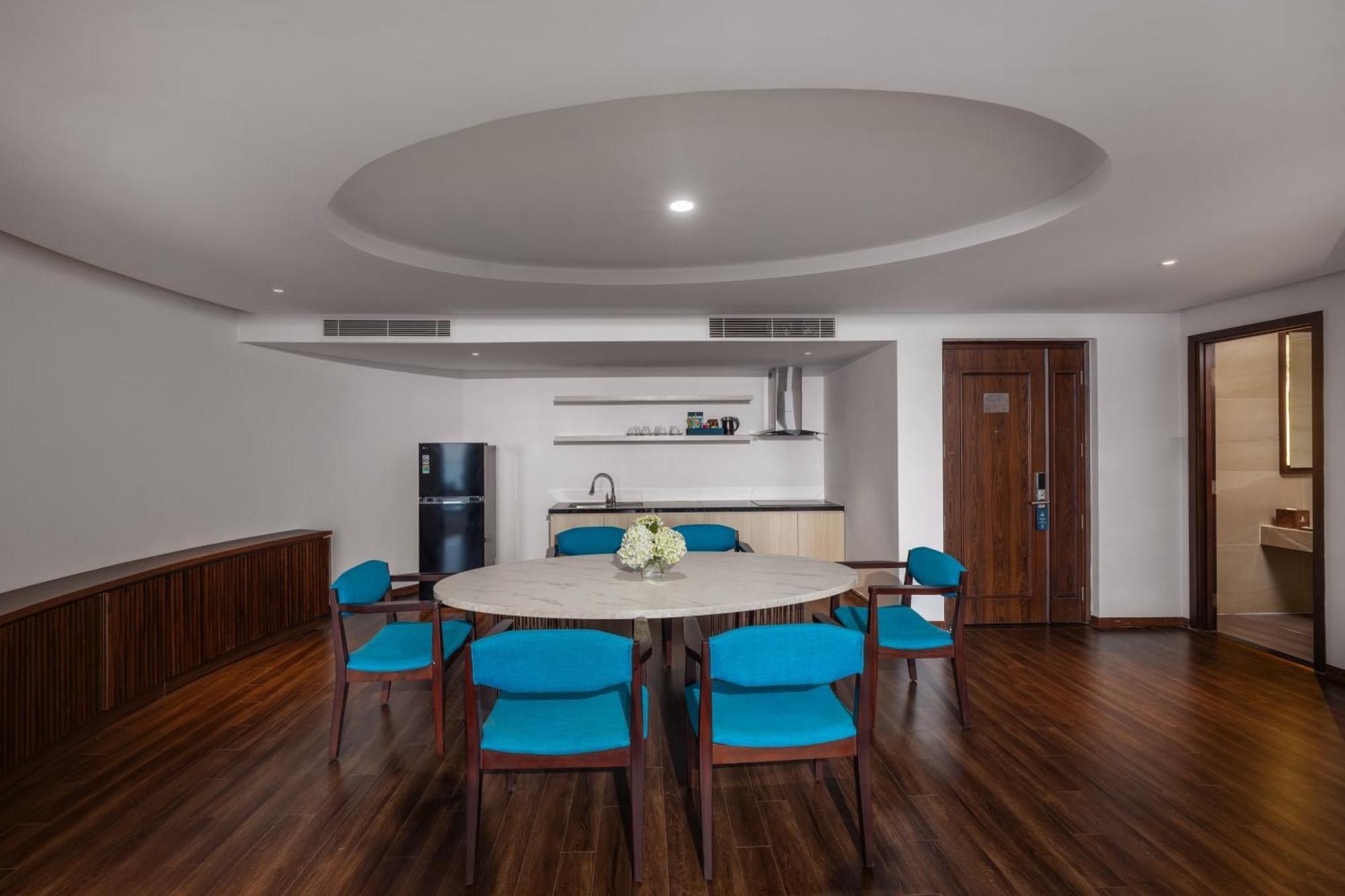 Canvas Danang Beach Hotel Экстерьер фото