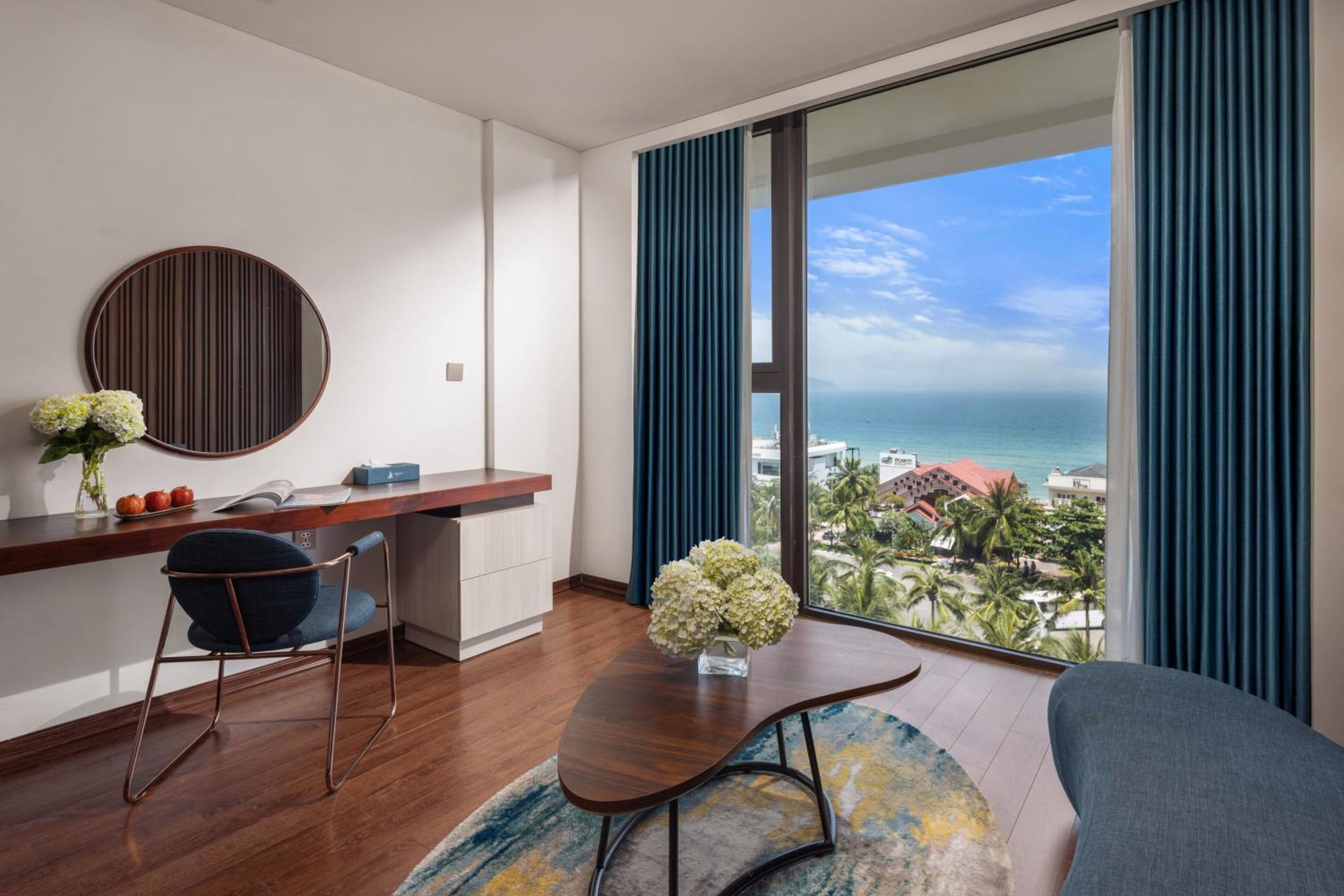 Canvas Danang Beach Hotel Экстерьер фото